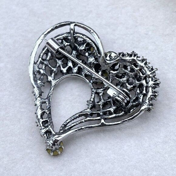 Gunmetal Gray with Pink Morganite and Olivine Crystal Heart Pin Back Brooch - Picture 7 of 8